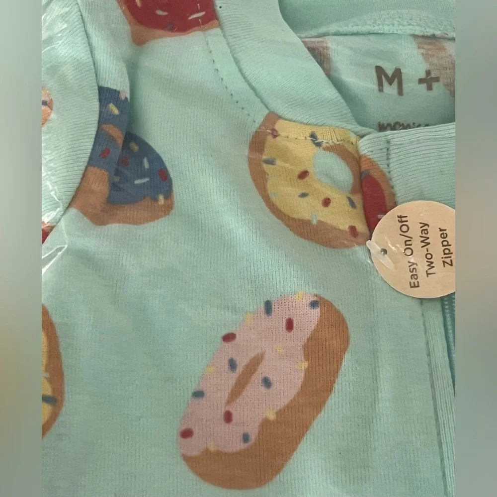 Monica & Andy Gender Neutral 100% Organic Cotton Sleeper With Doughnut Design - Picture 3 of 8
